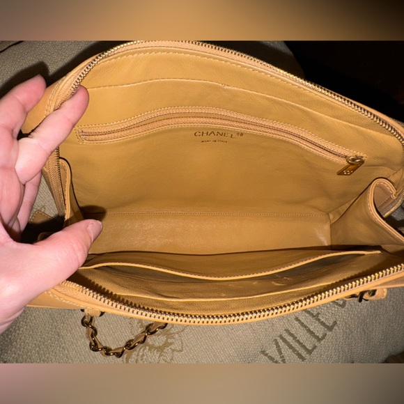 Chanel Shoulder Bag - Picture 4 of 11